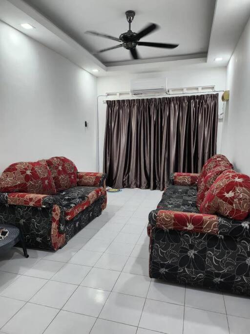 Вилла D'Haja 61 Klia Sepang With 3 Airconds & Wifi Бантинг Экстерьер фото