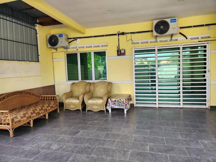 Вилла D'Haja 61 Klia Sepang With 3 Airconds & Wifi Бантинг Экстерьер фото